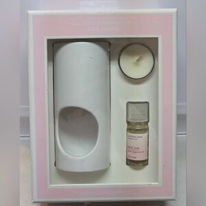 White Barn Candle Co Oil Warmer Tealight & Sweet Pea Oil Gift Set